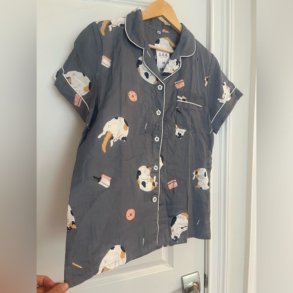 Cotton women’s pj top cats print Sz. M grey buttons front NWT - Picture 2 of 8